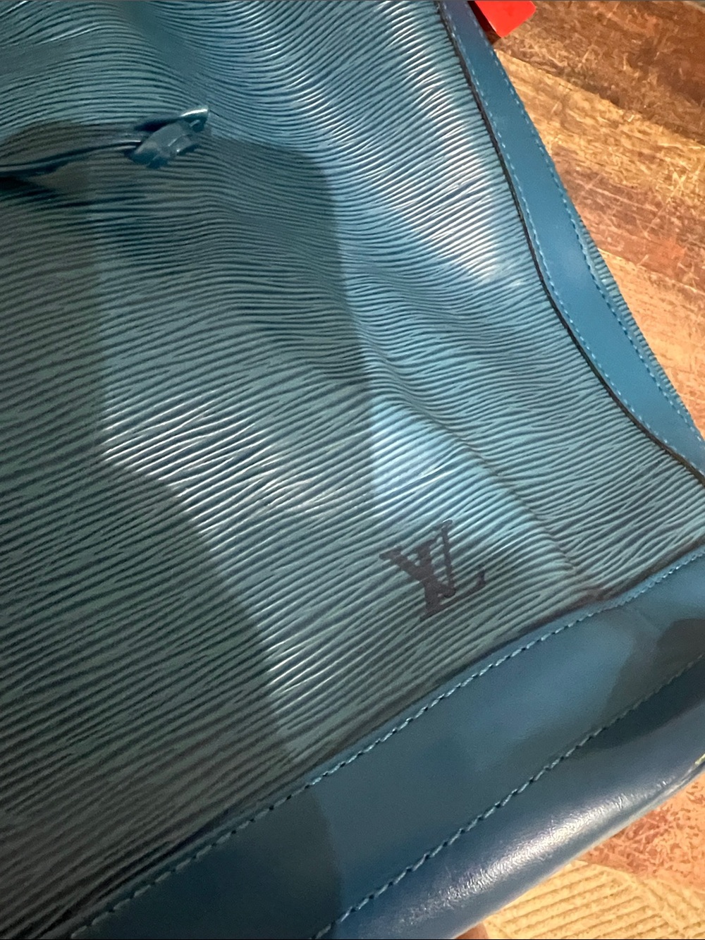 Louis Vuitton Teal Blue Epi Leather Drawstring Shoulder Bag - Picture 4 of 15